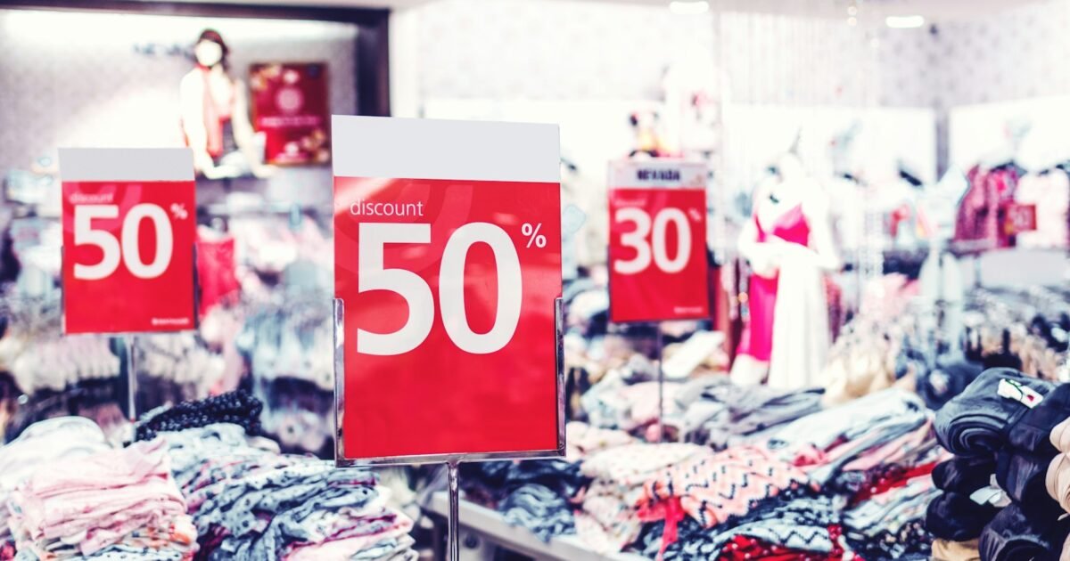 sinal de desconto de 50% em uma loja
