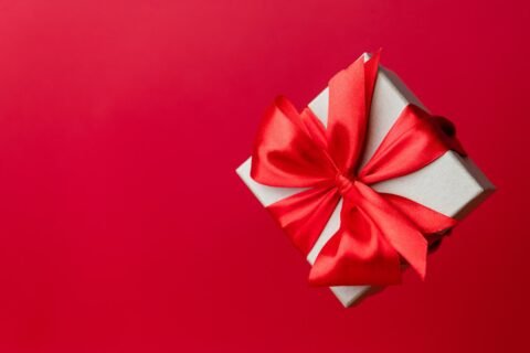 Brindes em compras: como funcionam e o que fazer quando não chegam